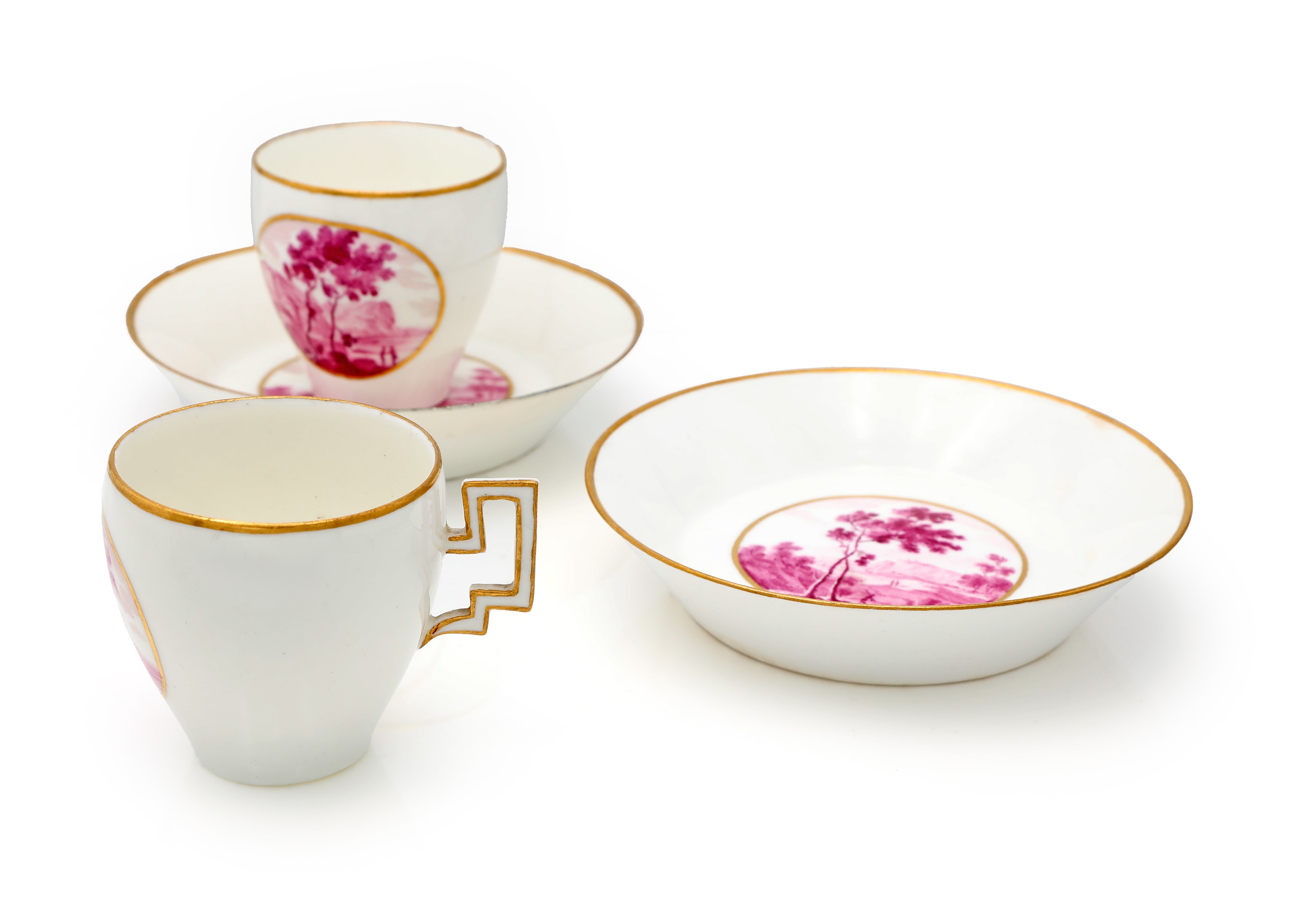 Coppia di tazzine con piattino in porcellana, Real Fabbrica Ferdinandea, Napoli, XIX secolo