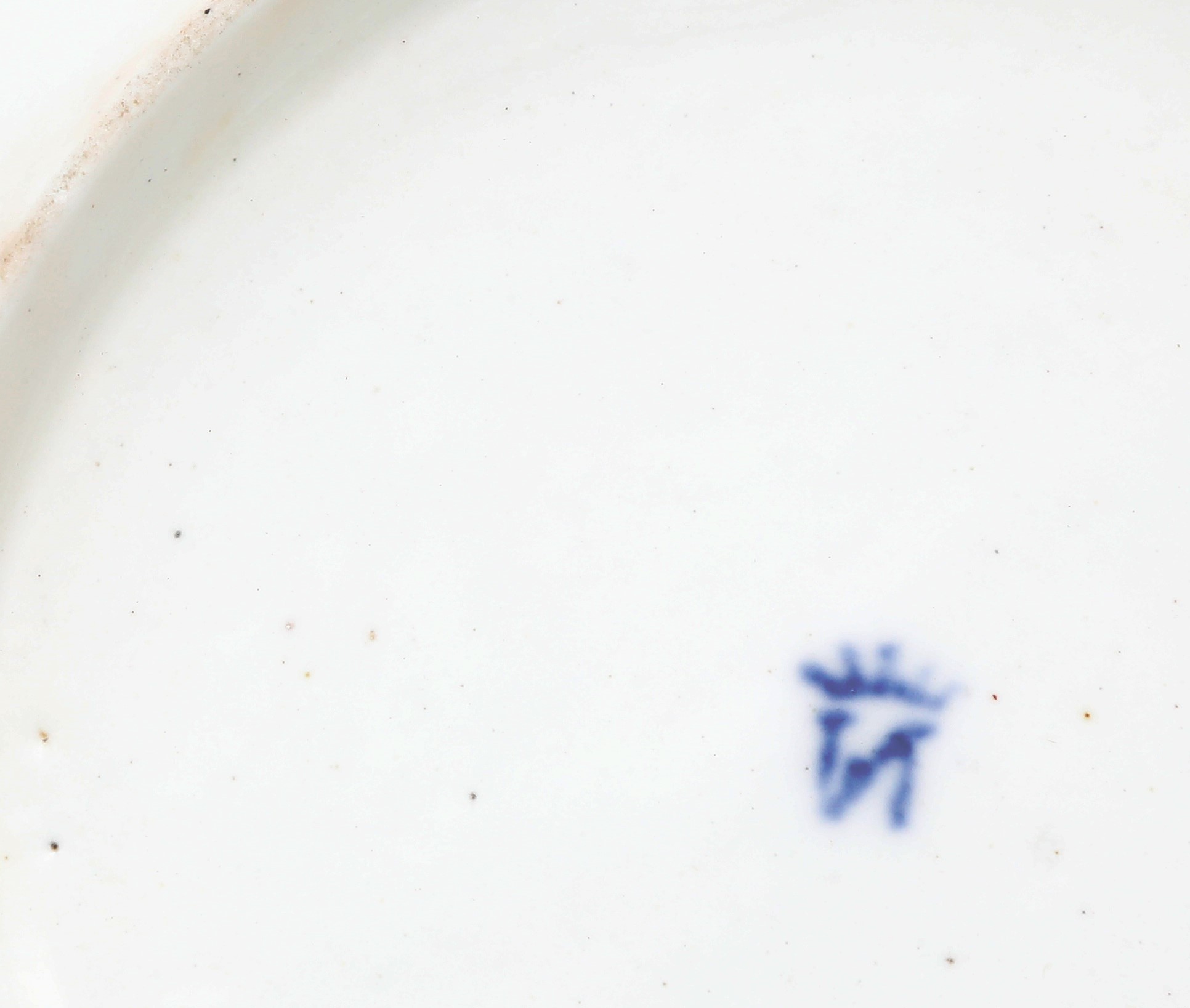 Coppia di tazzine con piattino in porcellana, Real Fabbrica Ferdinandea, Napoli, XIX secolo