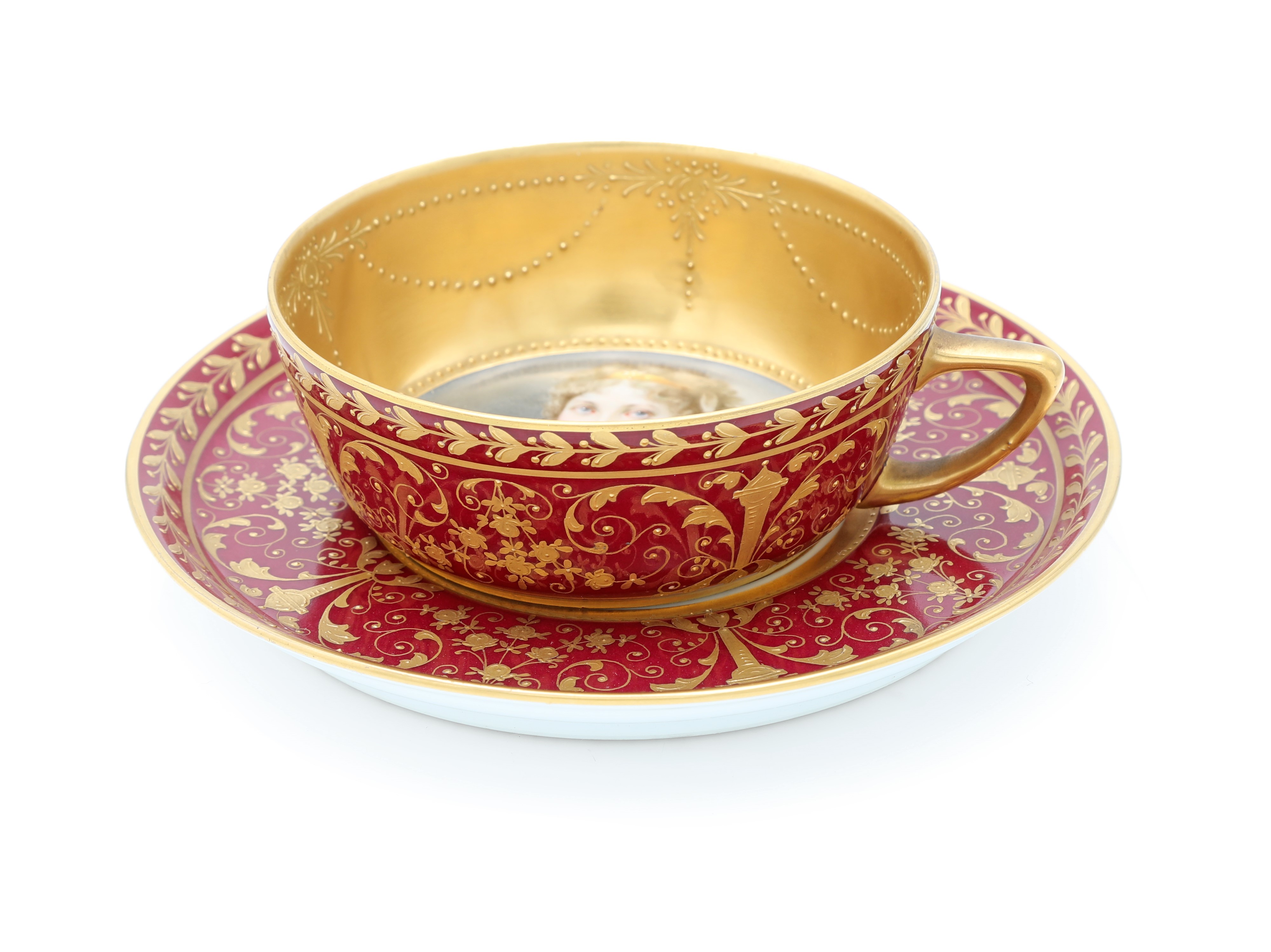 Demi-tasse in porcellana rosso porpora e oro, fine del XIX secolo