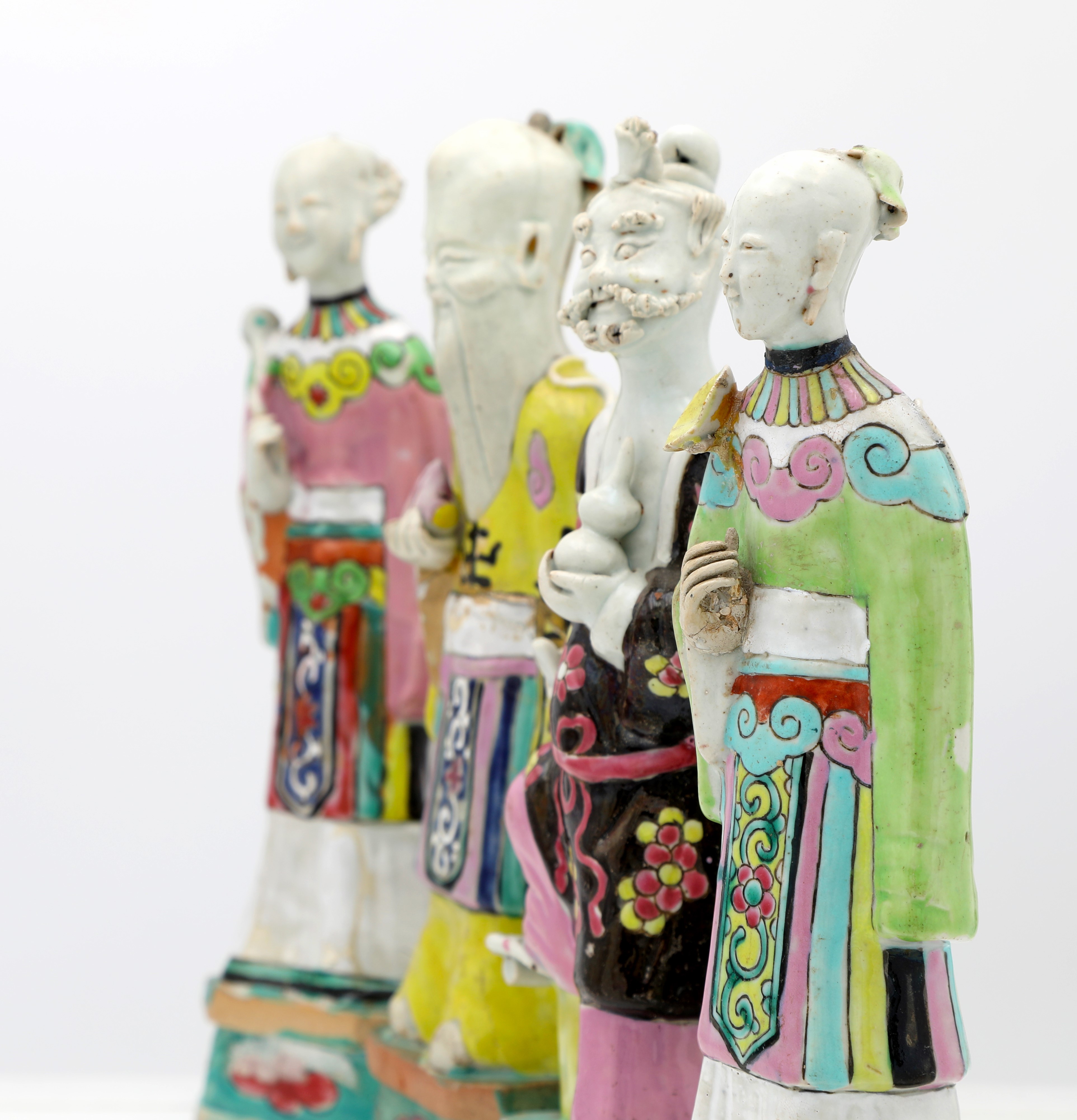 Quattro figure di Immortali in porcellana policroma, Cina, dinastia Qing, epoca Qianlong, fine de...