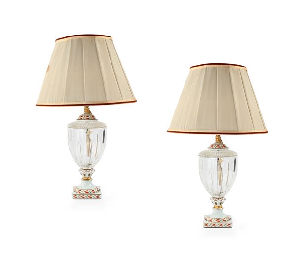 Coppia di lampade in vetro e porcellana