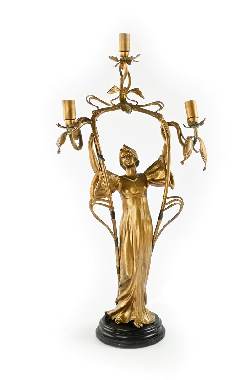 Figura di donna in bronzo dorato, stile liberty a flambeaux