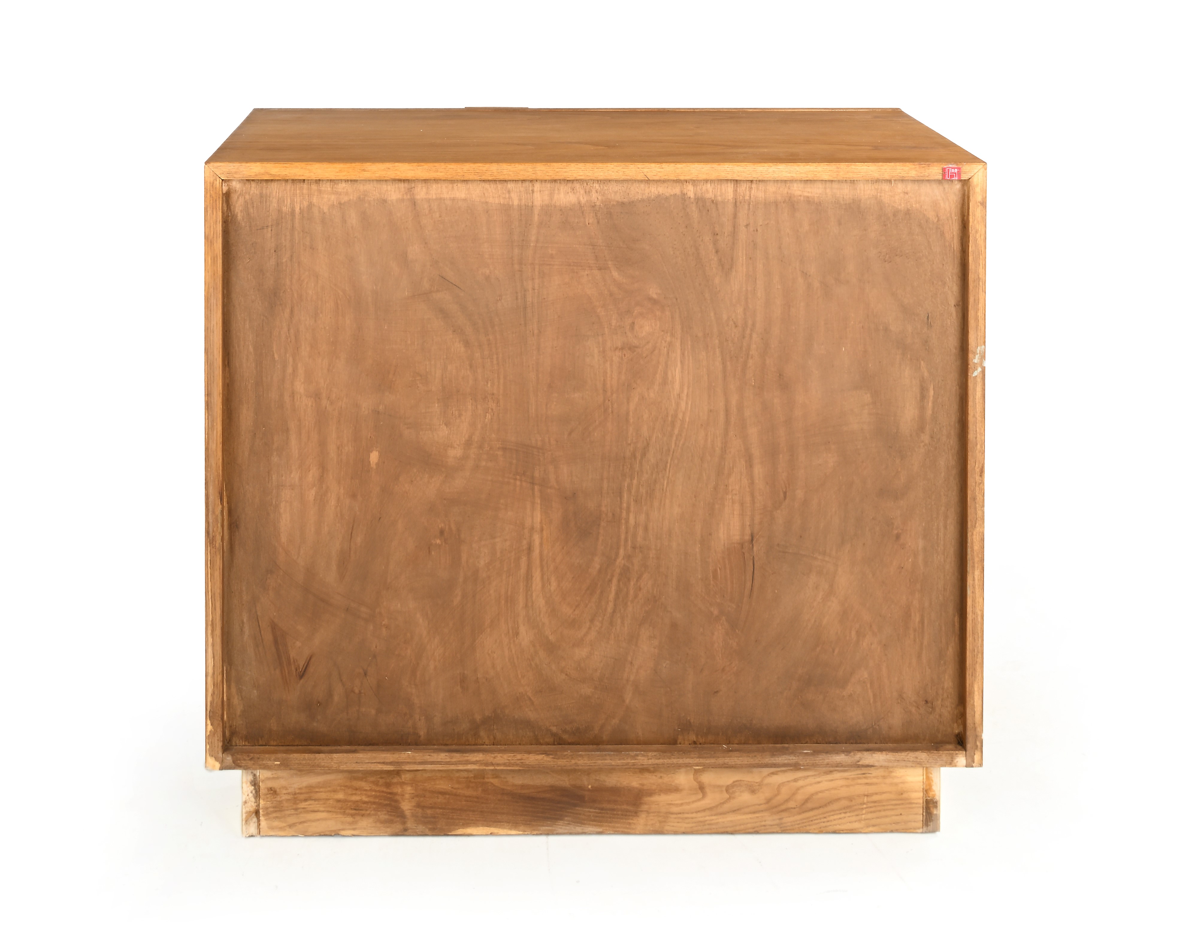 Mobile cassettone a tre cassetti, struttura in legno e dettagli in ottone