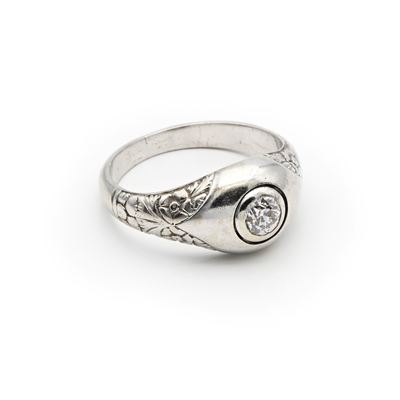Anello a sigillo in oro bianco 750/000 con diamante solitario in taglio antico