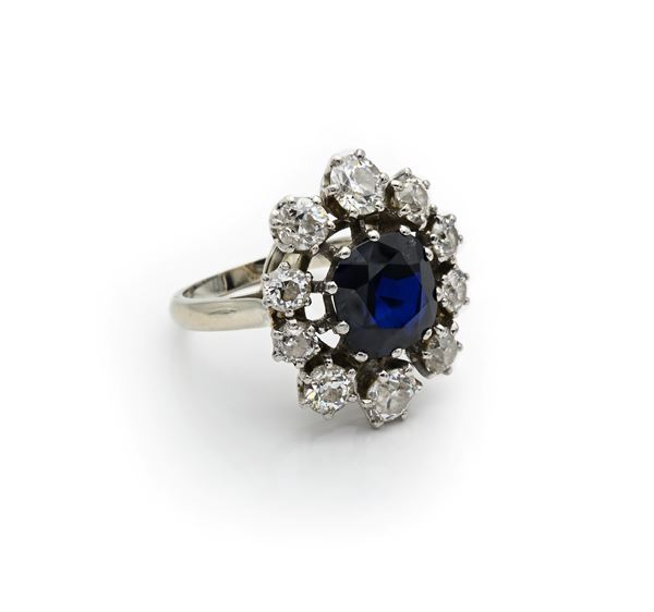 Anello in oro, zaffiro e brillanti