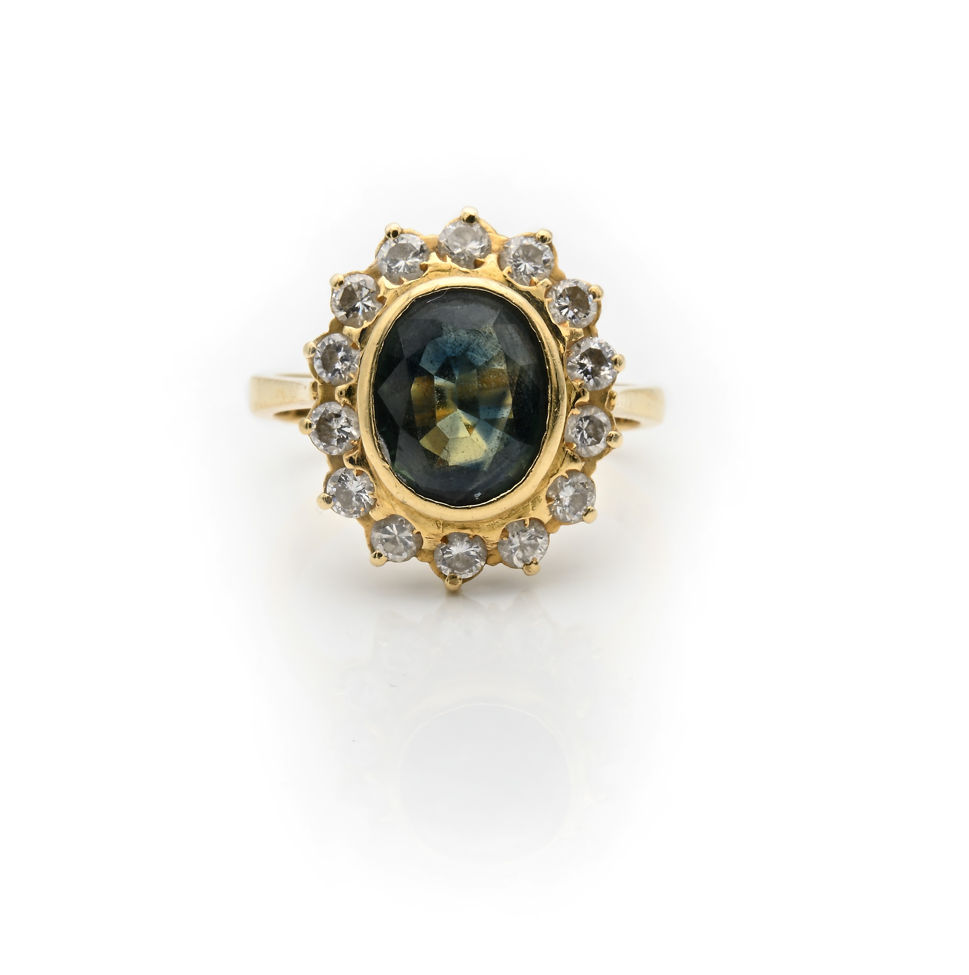 Anello in oro giallo 750/000 con zaffiro e brillanti