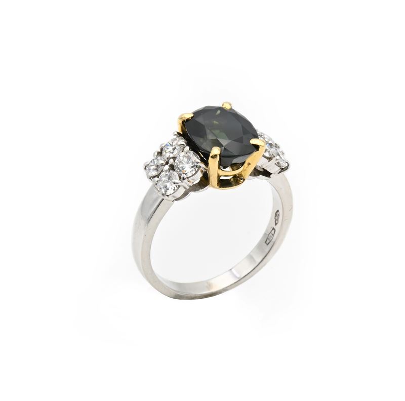 Anello in oro bianco 750/000 con zaffiro e brillanti