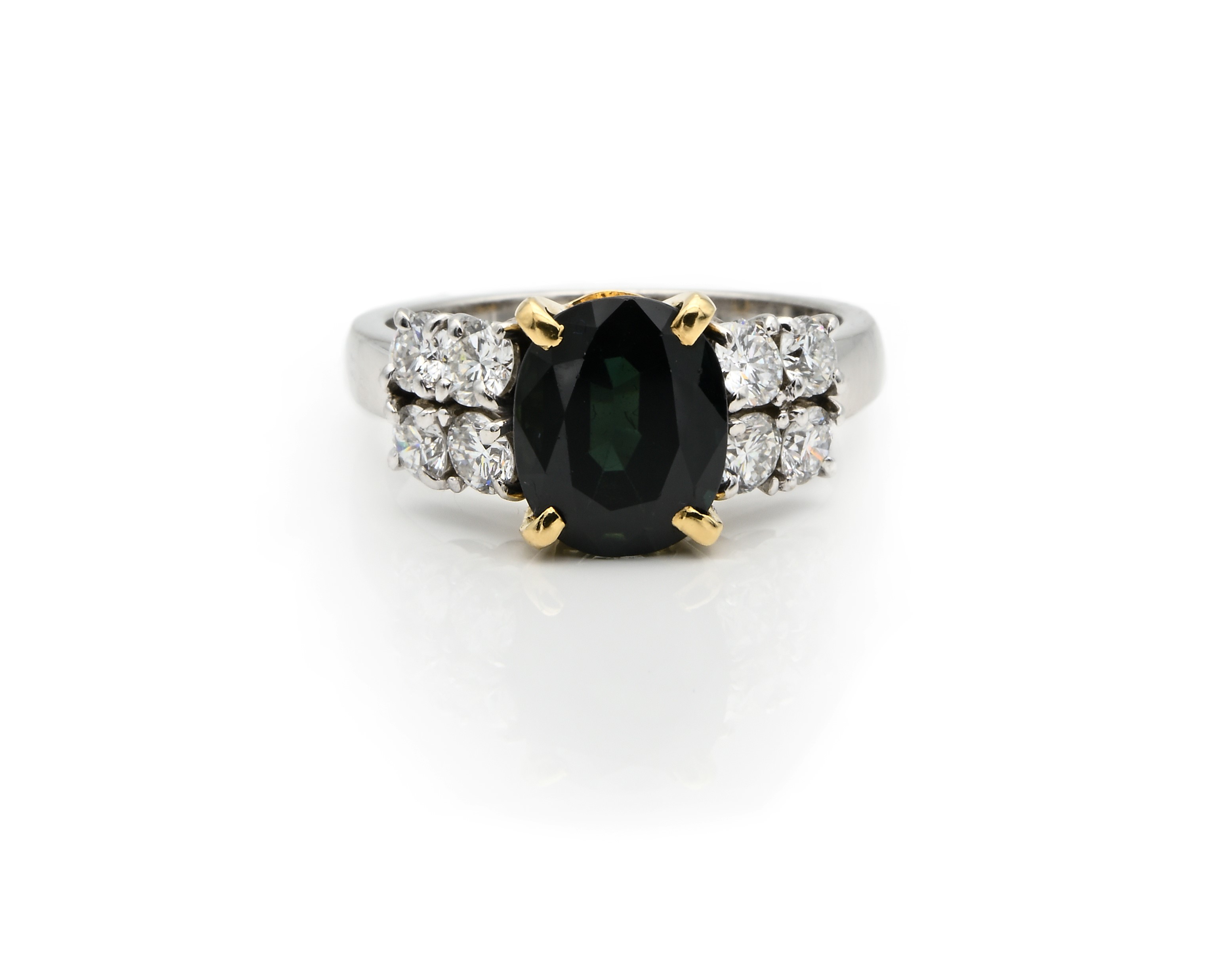 Anello in oro bianco 750/000 con zaffiro e brillanti