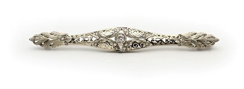 Spilla a barretta in oro bianco 750/000 con diamanti