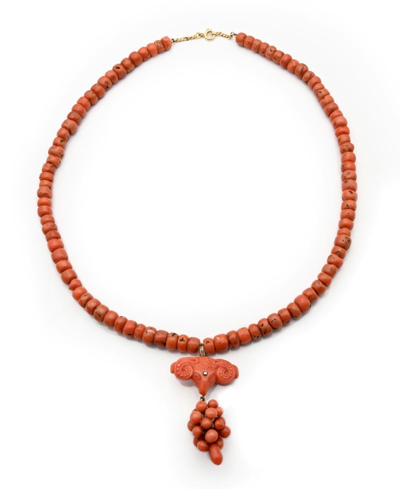 Collana antica in corallo e oro giallo 750/000