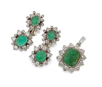 Oro bianco 750/000, parure di orecchini con diamanti e smeraldi incisi