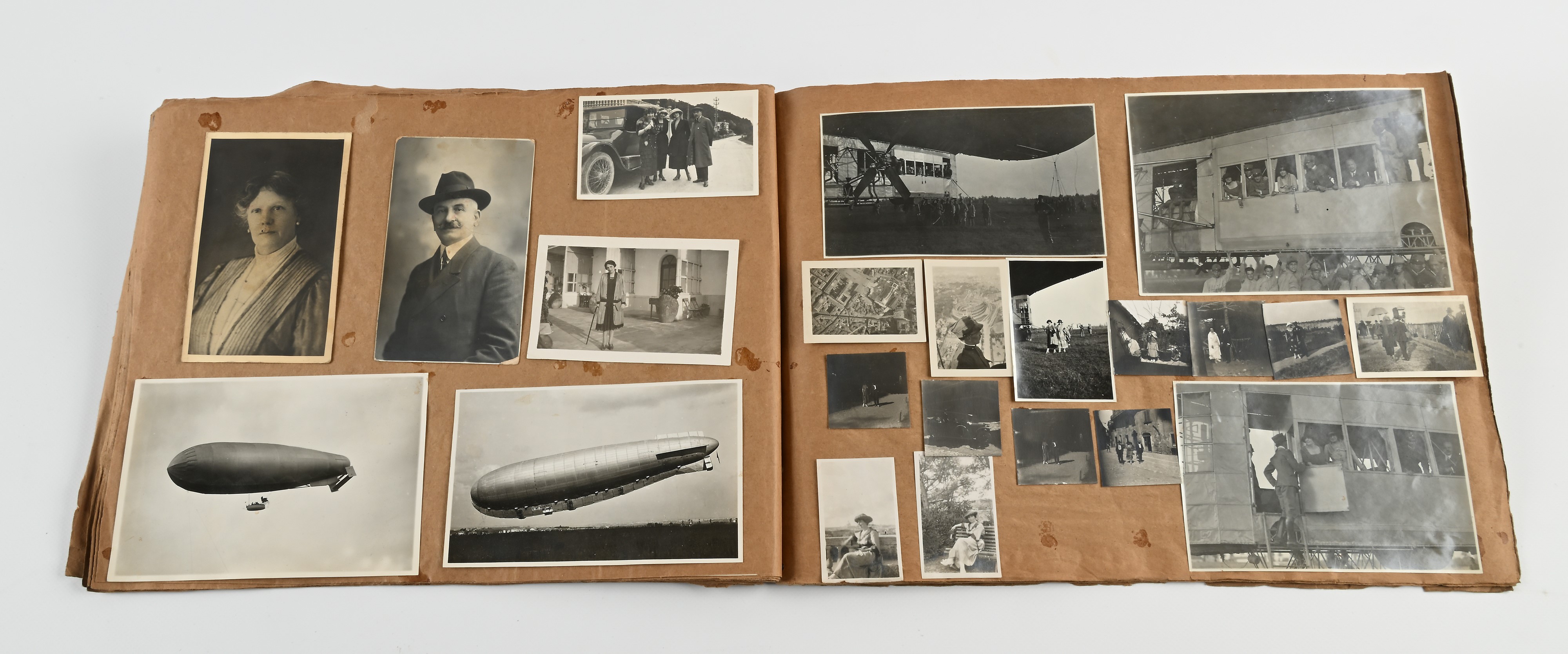 Album di fotografie storiche, 1910-1930 con immagini delle Colonie italiane e visite a Papa Pio X...