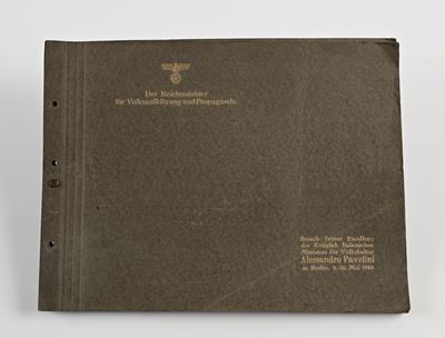 Album contenente 29 fotografie originali della visita ufficiale a Berlino del Ministro della Cult...