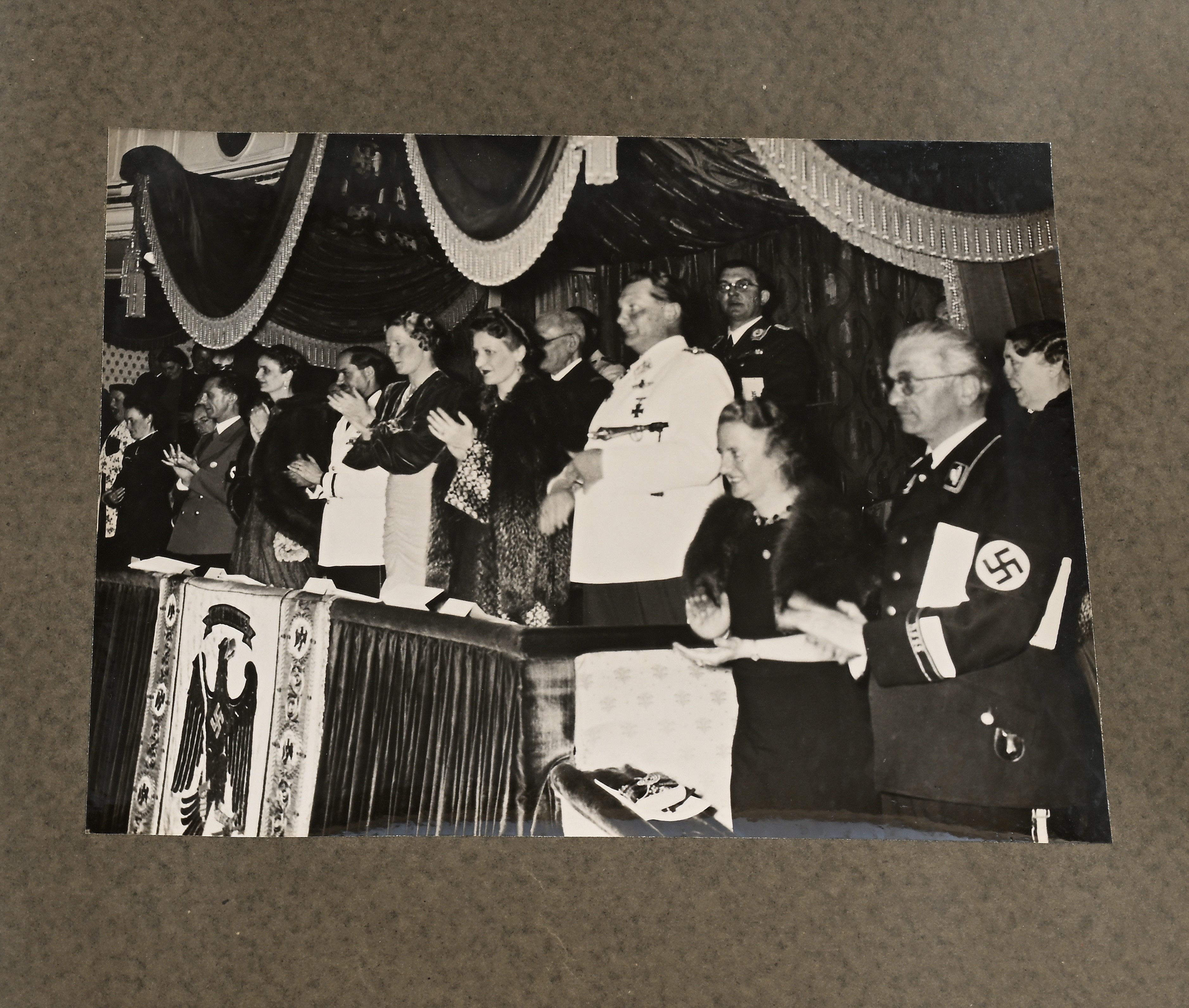 Album contenente 29 fotografie originali della visita ufficiale a Berlino del Ministro della Cult...