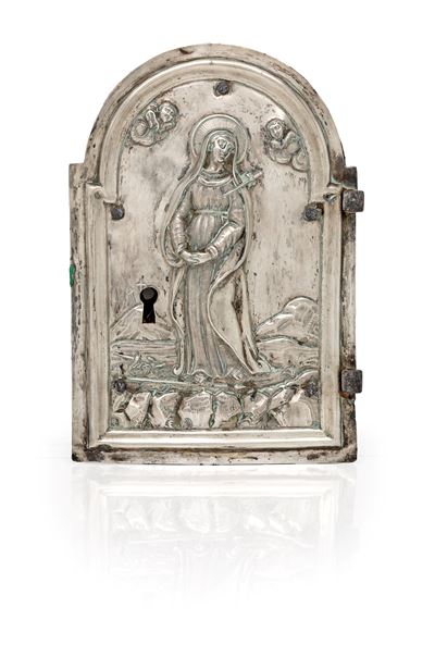 Antico portello di tabernacolo, lamina d’argento sbalzata con Madonna Addolorata