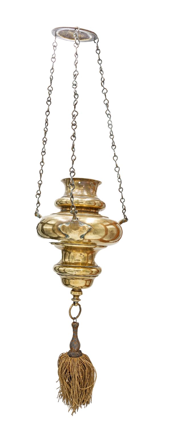 Lampada votiva pensile in ottone dorato, XVIII secolo
