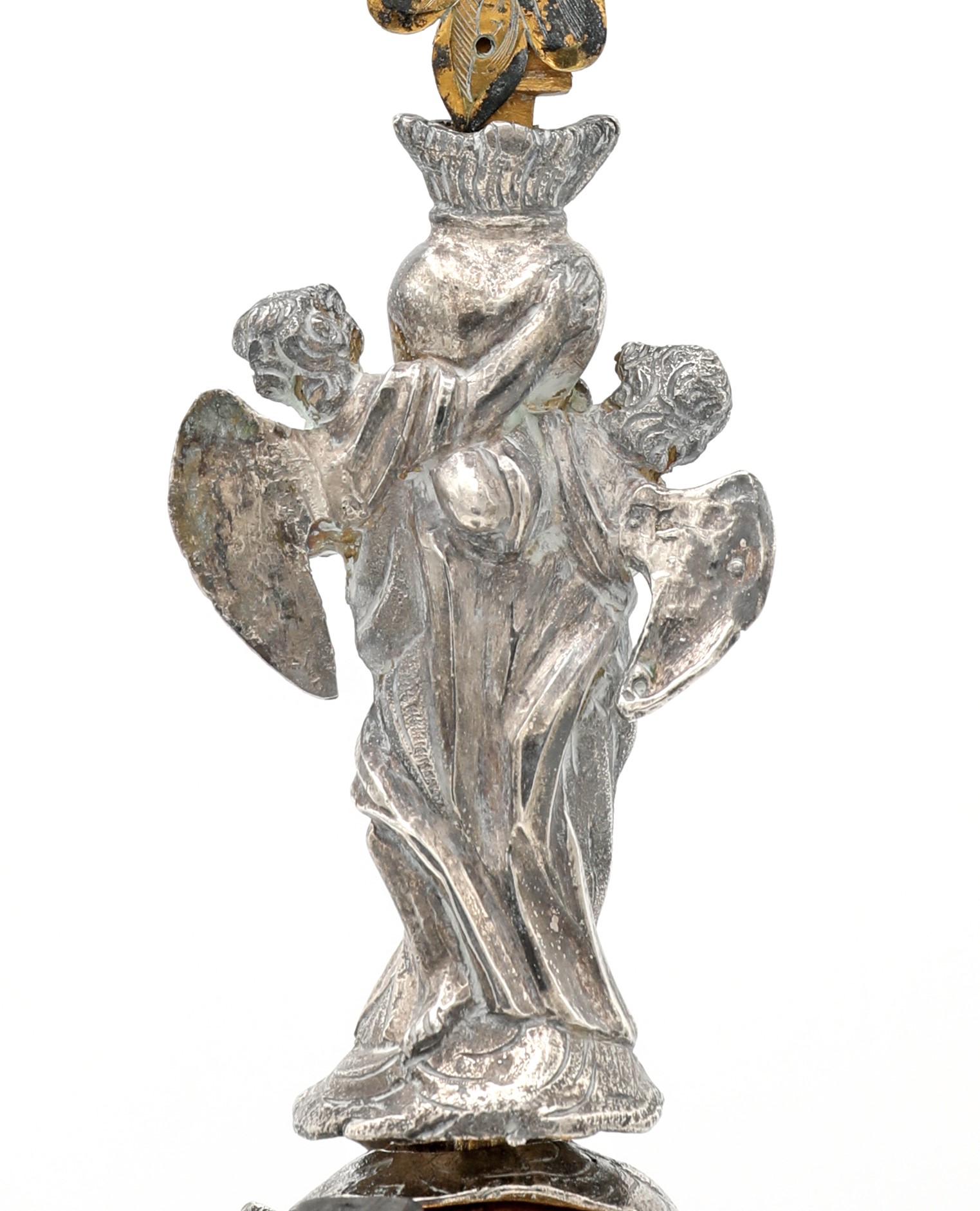 Ostensorio, bronzo dorato e argento, tesa con grappoli d’uva e spighe, base in argento sbalzato (...