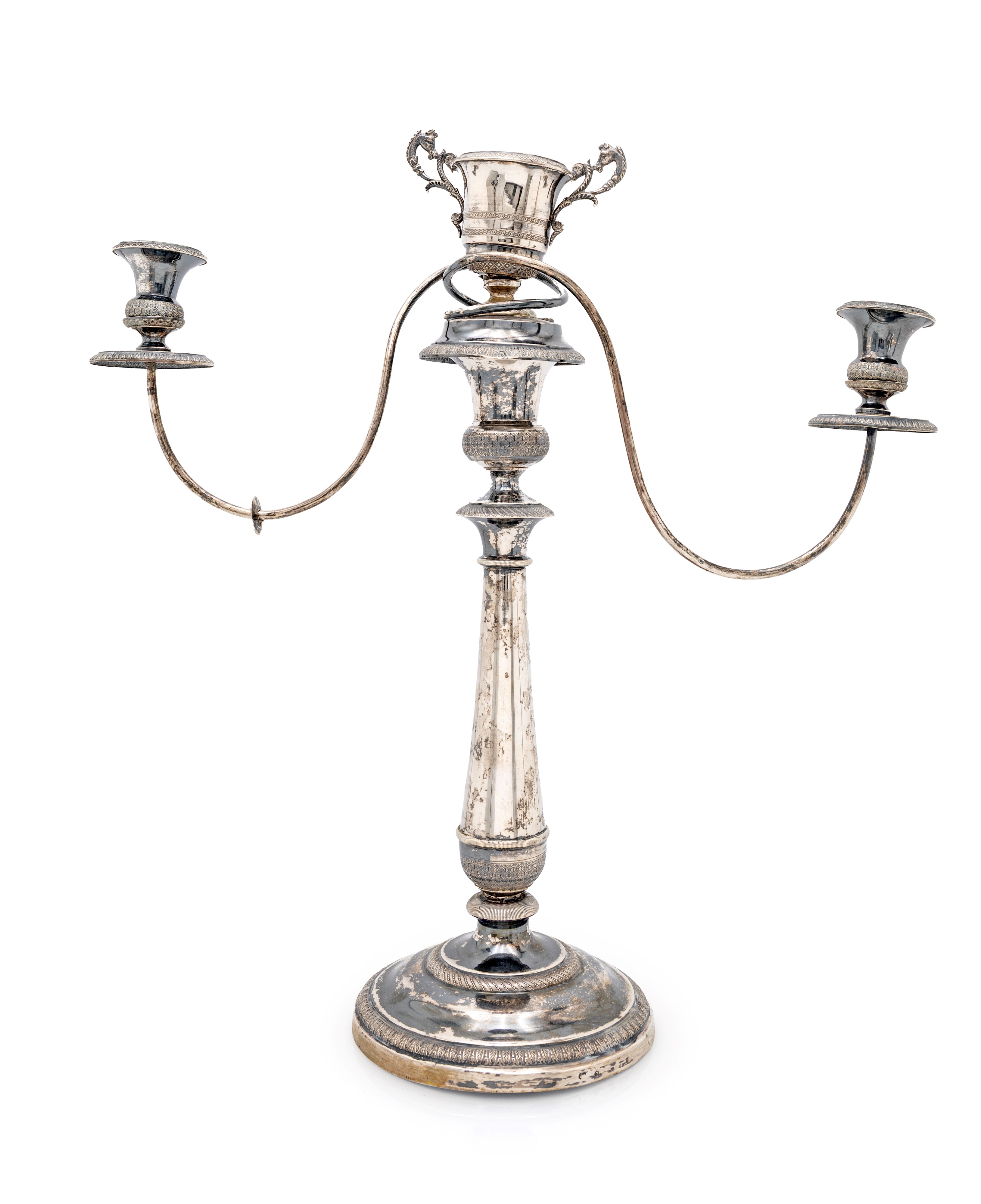 Coppia di candelabri in argento di gusto neoclassico, a doppio uso