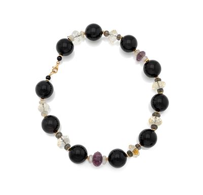 Collana in oro bianco 750/000 con onice, calcedonio e quarzi