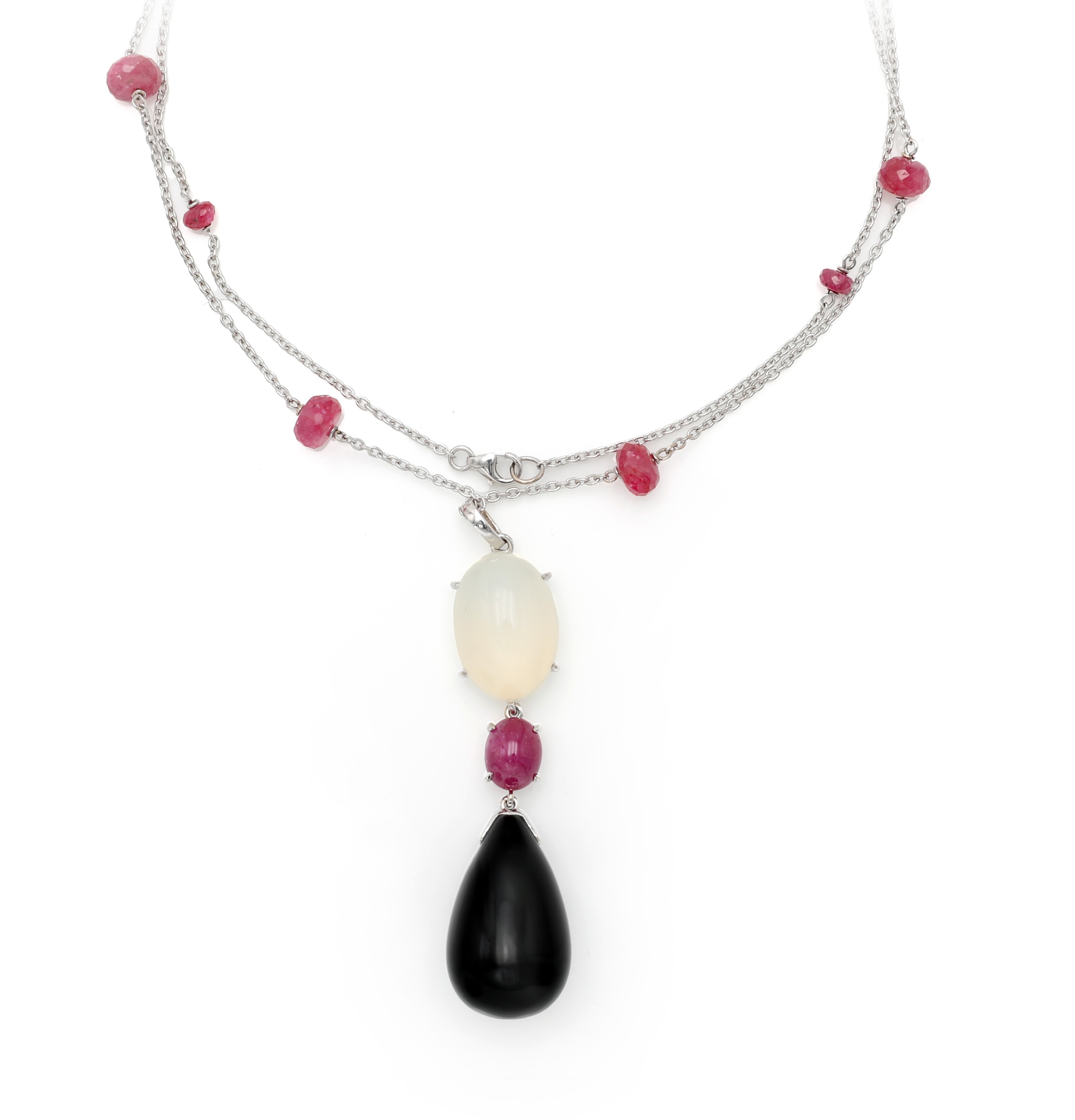 Collana con pendente, oro bianco 750/000, onice, rubini e agata