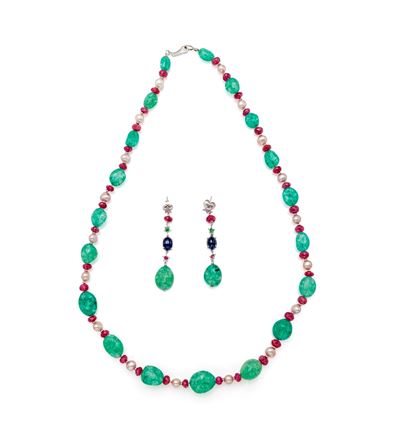 Parure in oro bianco 750/000, collana e orecchini con smeraldi, rubini e perle