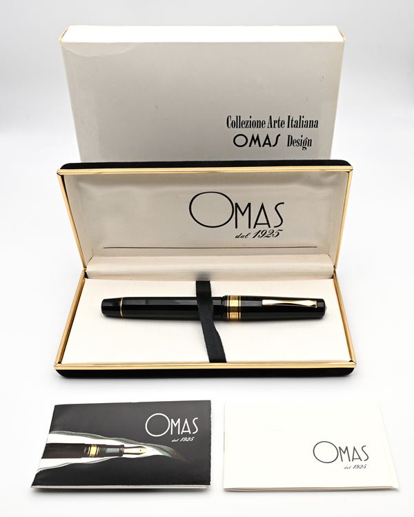 Omas Gentleman - Penna stilografica in resina nera con particolari dorati con incisa sul fusto scritta RaiUno