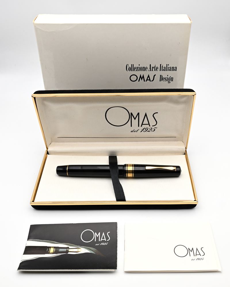 Omas Gentleman - Penna stilografica in resina nera con particolari dorati con incisa sul fusto sc...