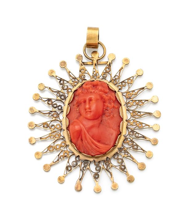 Pendente in oro e corallo