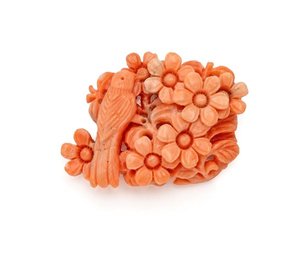 Scultura in corallo rosa inciso