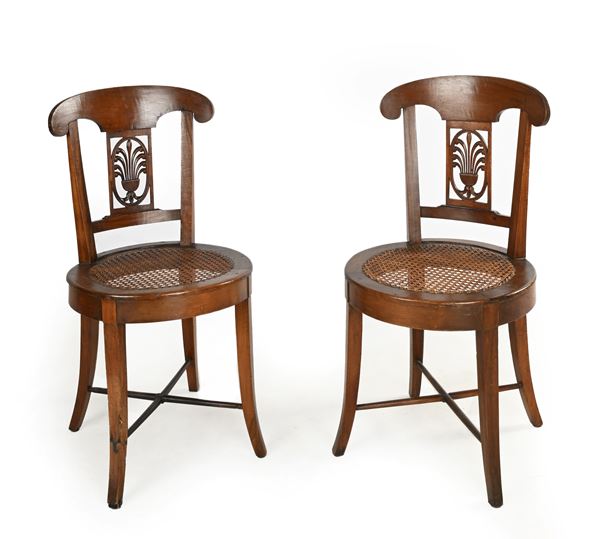 Coppia di sedie in legno, XIX secolo