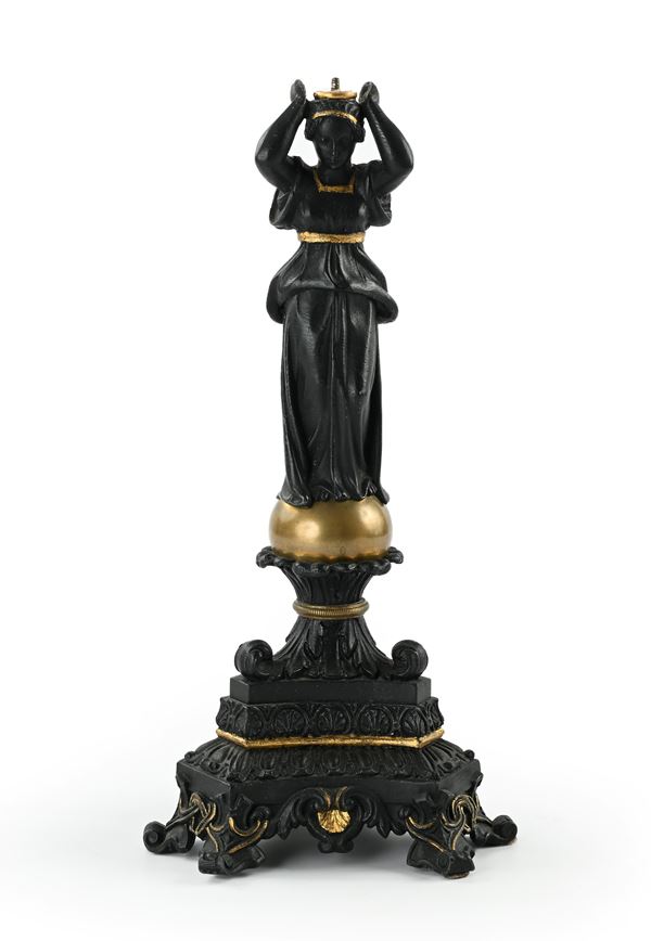 Base per lampada in lega metallica nera con figura di Vestale