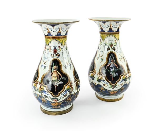 Coppia di vasi in maiolica policroma, Faenza, ambito Faventia Ars / Castellini–Masini, 1920/1940