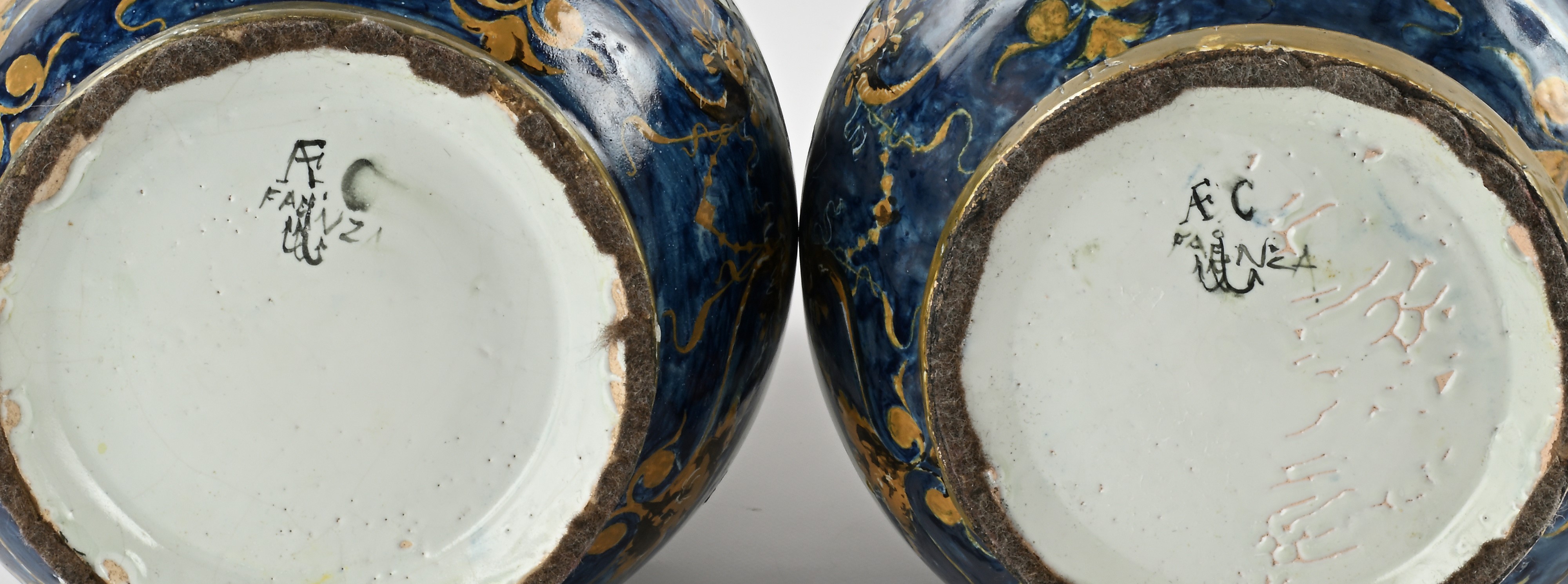 Coppia di vasi in maiolica policroma, Faenza, ambito Faventia Ars / Castellini–Masini, 1920/1940