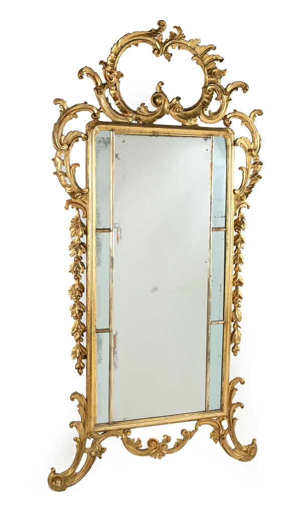 Specchiera in legno intagliato e dorato