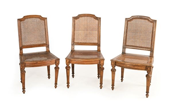 Tre sedie Luigi XVI in noce e paglia di Vienna, XIX secolo