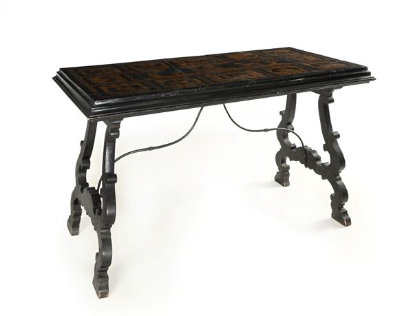 Tavolo in legno ebanizzato, XVII secolo