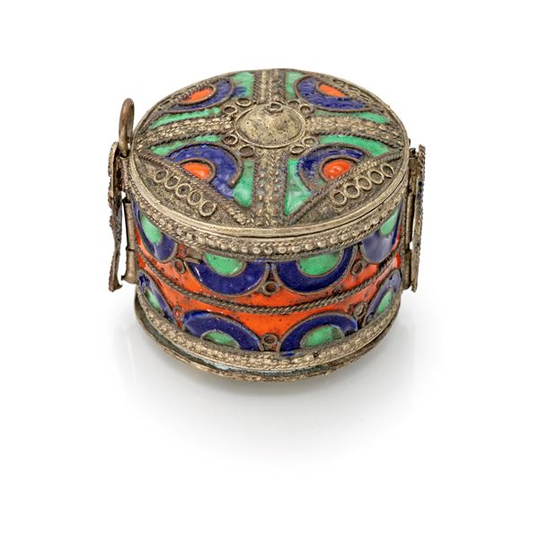 Bracciale berbero a doppio uso in metallo argentato e smalti, inizi XX secolo