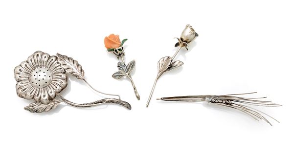 Spargitalco a forma di fiore in argento, due fiori recisi ed una spiga  - Asta Argenti Antichi e Moderni | Tesori d'Argento tra Culto e Collezionismo - Casa d'Aste Arcadia
