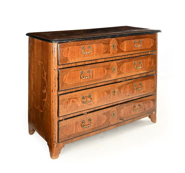 Cassettone in noce e legni di frutto, Piemonte, XVIII secolo