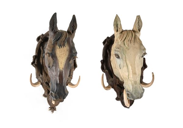 Due trofei in cartapesta policroma, fine XIX/inizi XX secolo