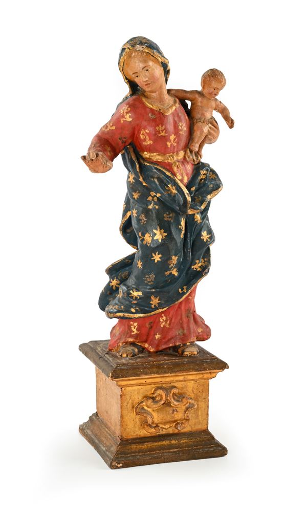 Scultura in legno policromo raffigurante Madonna col Bambino