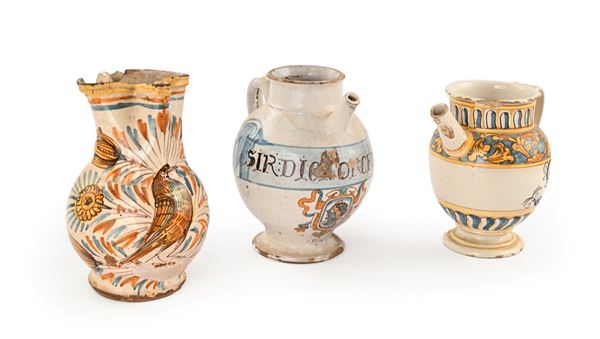 Tre brocchette in ceramica diverse