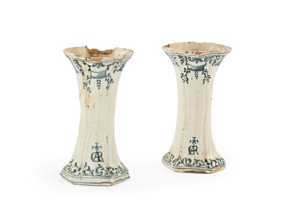 Coppia di contenitori per unguenti in ceramica bianca e blu   - Asta Asta a Tempo - Antiquariato: Mobili, Arredi e Porcellane - Casa d'Aste Arcadia
