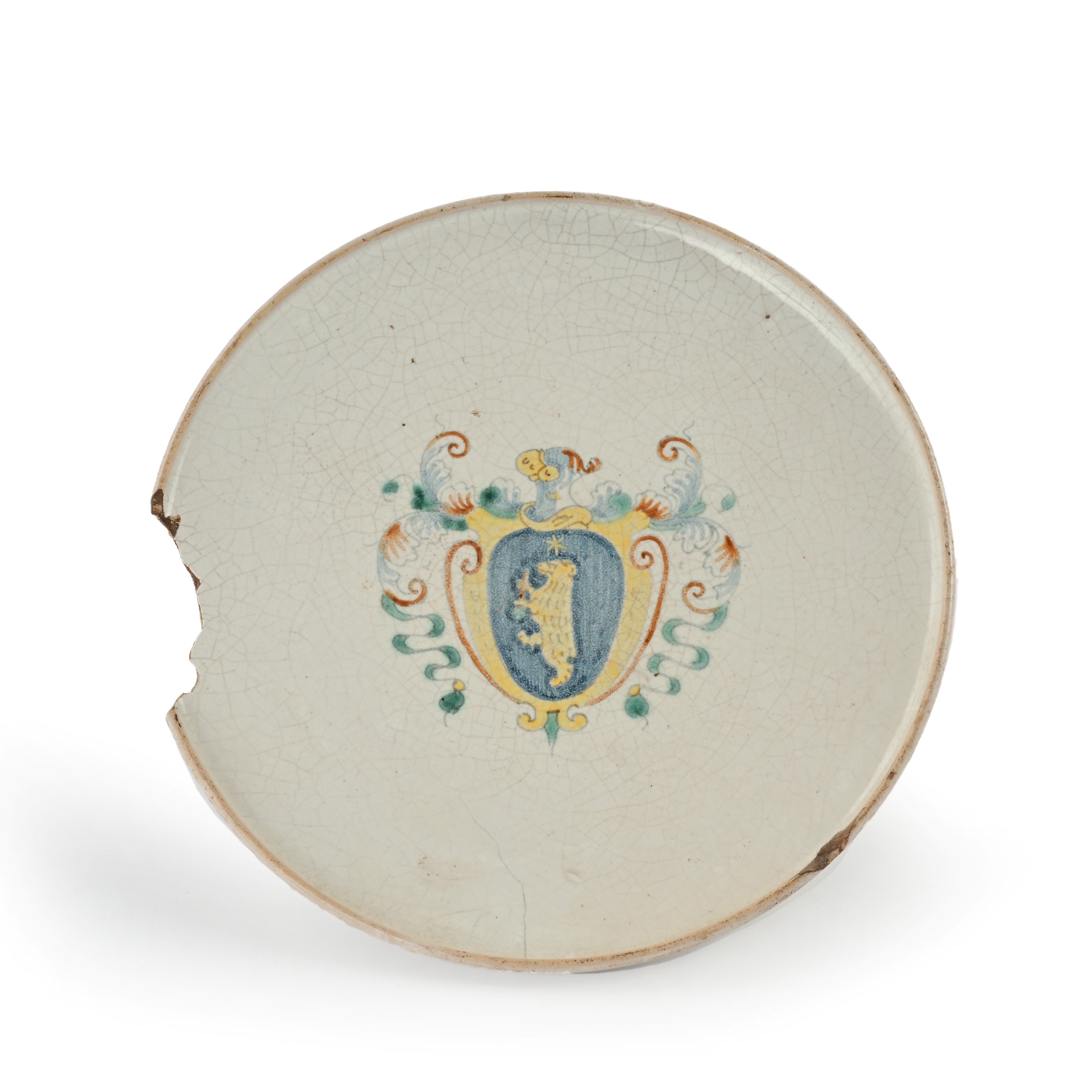Antica alzata in ceramica con stemma policromo
