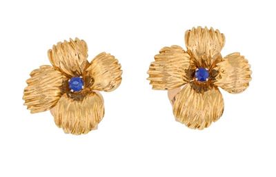 Orecchini in Oro Giallo a Fiore Inciso con Zaffiro