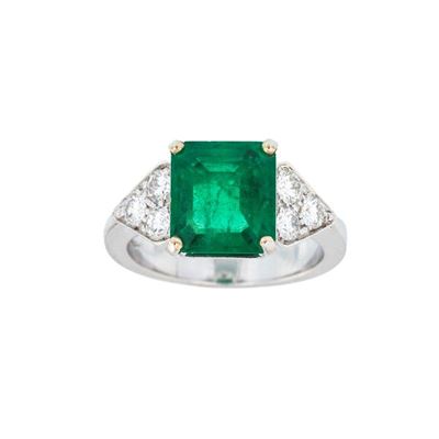Anello in Oro Bianco con Smealdo Clombiano