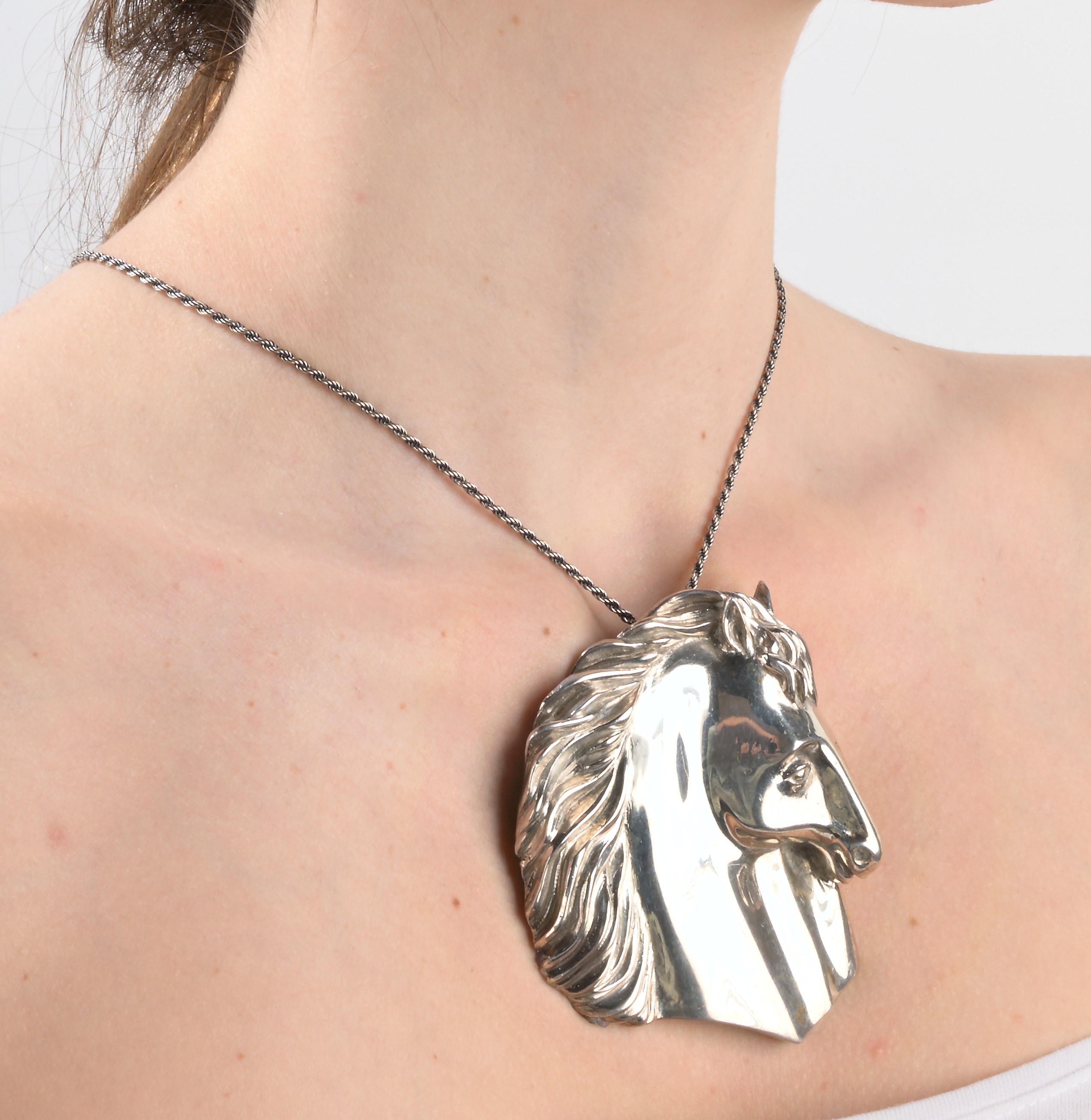 Giorgio De Chirico, pendente cavallo in argento