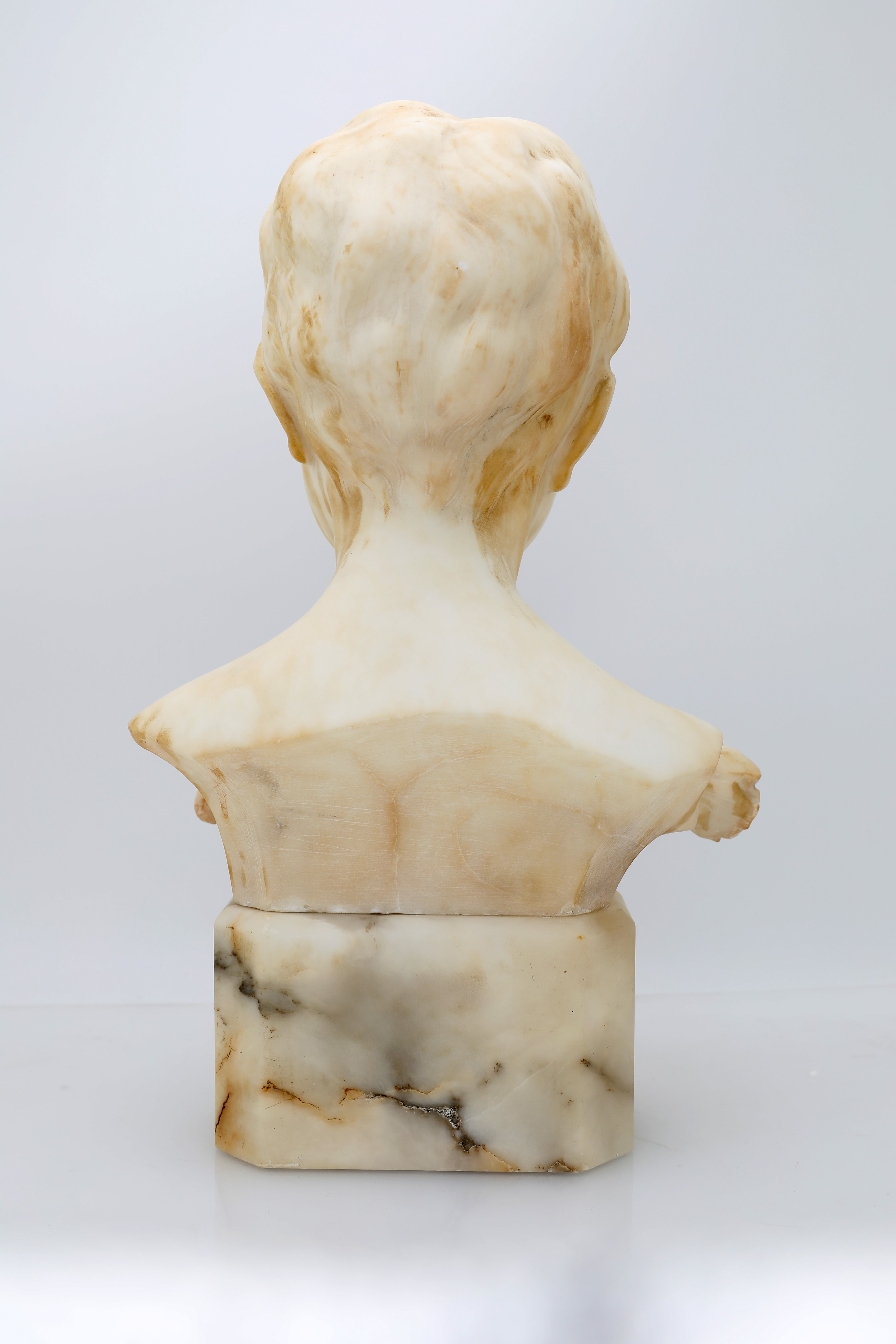 Scultore Fine XIX/inizi XX Secolo - Bambina sorridente in alabastro