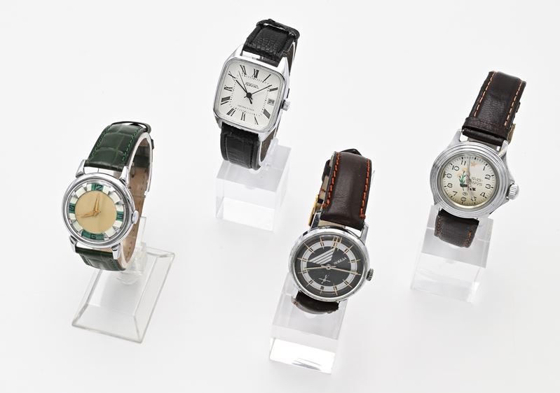 4 orologi da polso a carica meccanica ed automatica russi da uomo in metallo cromato ed acciaio