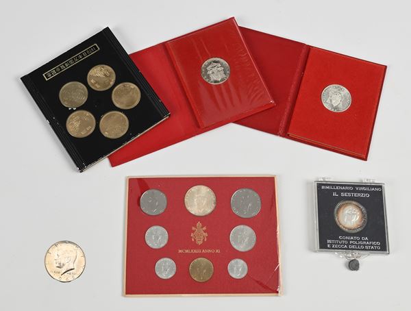 2 500 Lire Sede Vacante; Serie Paolo VI 1978; 1/2 dollaro, Medaglia Virgilio 1981; Serie 100 Yen 1970  - Asta Asta a Tempo - Numismatica - Casa d'Aste Arcadia